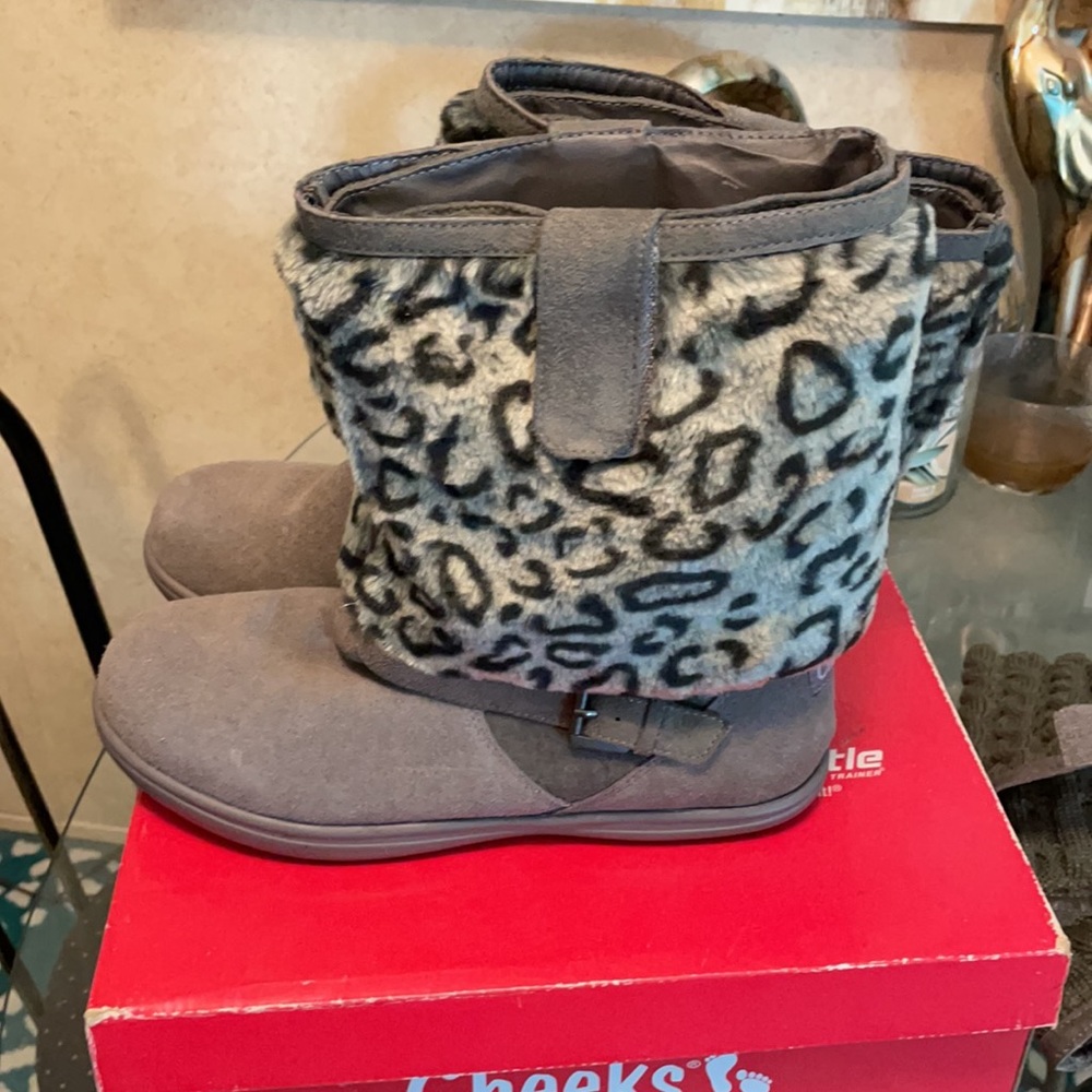 Grey suede boot - Picture 6 of 7